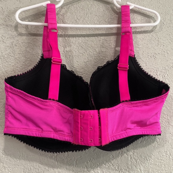 Hunkemoller Bra, size 34DD, pink and black, lace accents, adj stretchy straps, - Picture 4 of 9